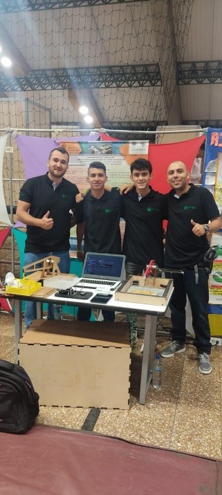 El equipo con docentes e instructores del semillero IDEATEC / Tecnoacademia Tolima.